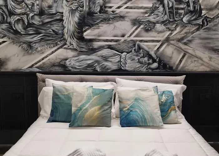 Mirror Colosseo Jacuzzi Bed & Breakfast 4*